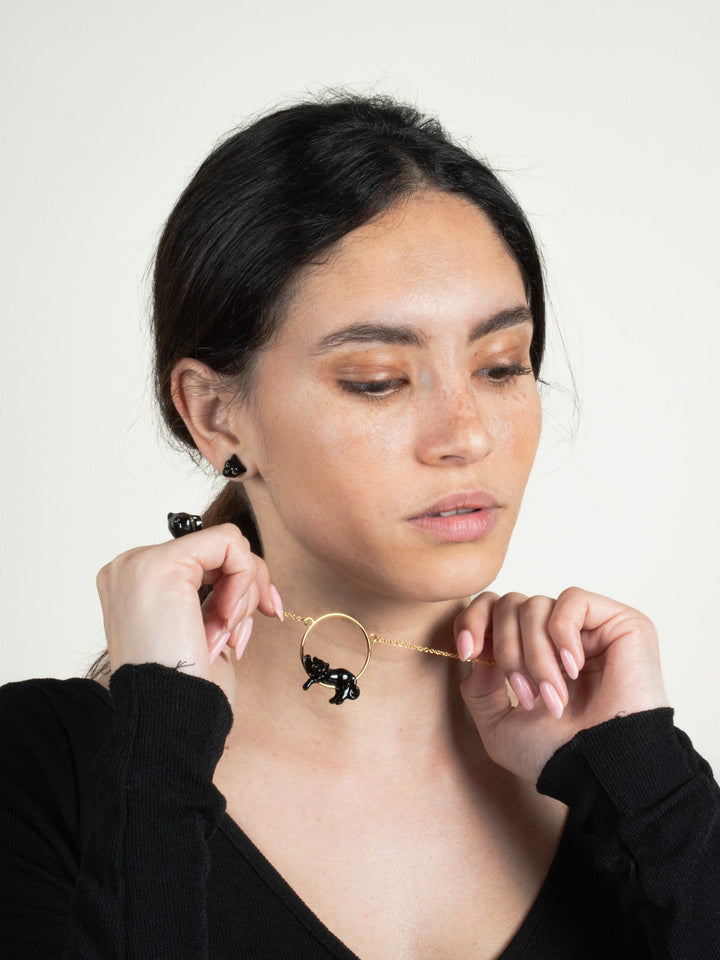 Lying Mini Round Necklace