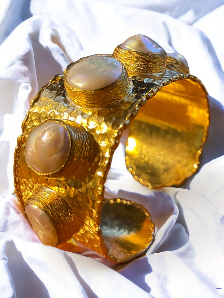 18k Gold Round Pearl Inlay Med Cuff