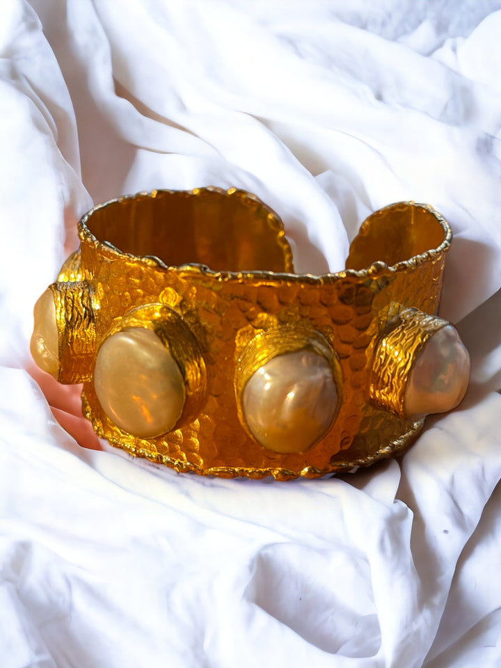 18k Gold Round Pearl Inlay Med Cuff