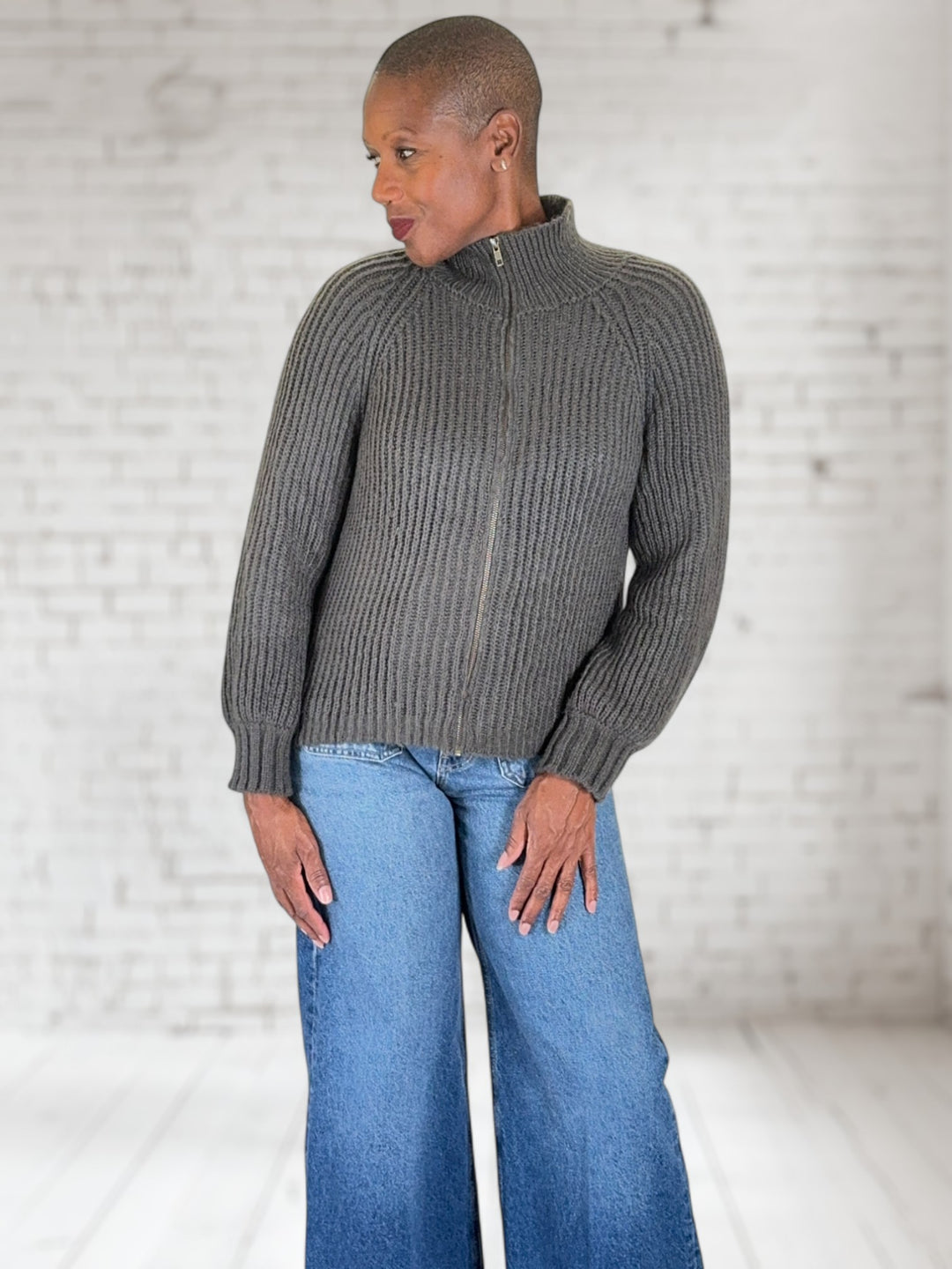 Leo Zip Cardi