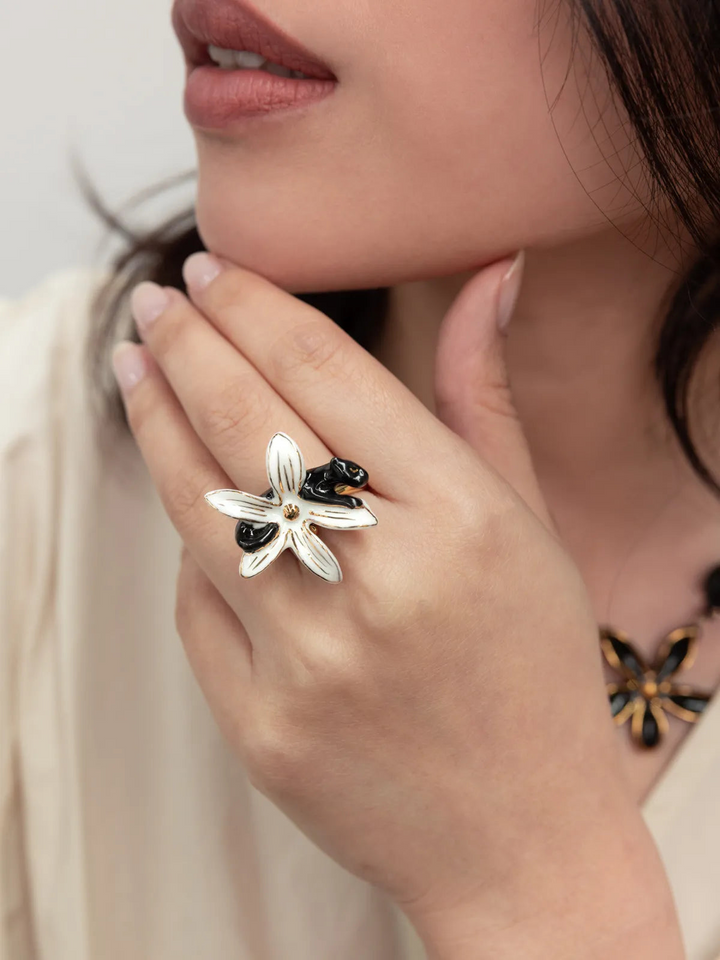 White Erine Flower & Black Panther Ring
