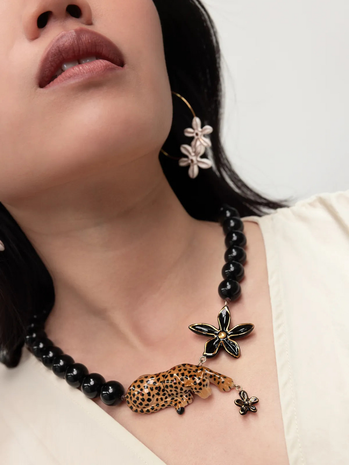 Lying Leopard & Flowers Necklace