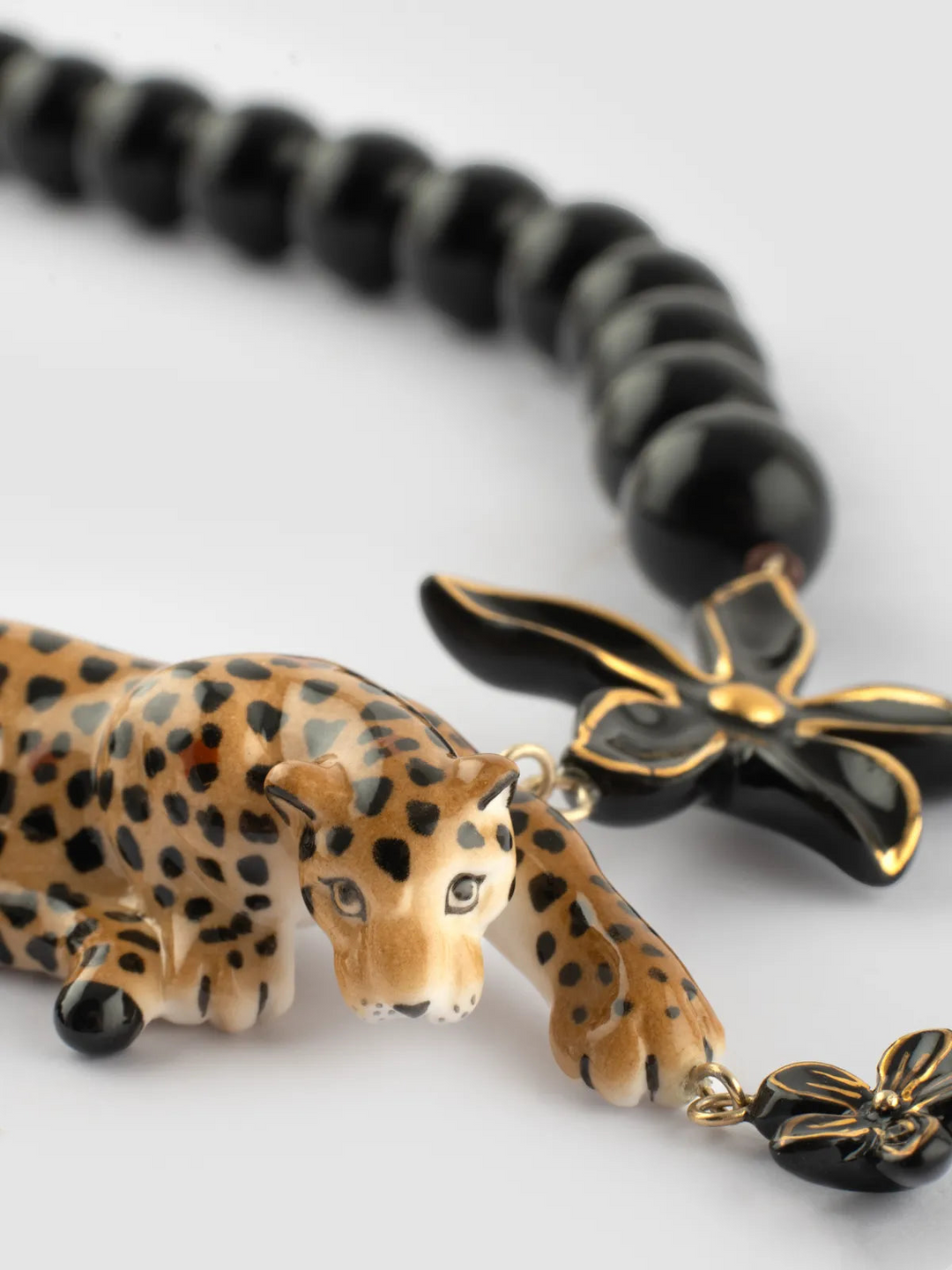 Lying Leopard & Flowers Necklace