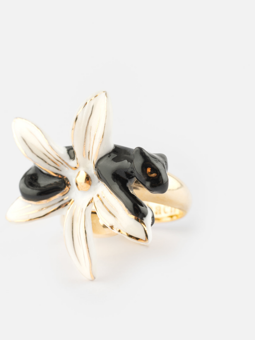 White Erine Flower & Black Panther Ring